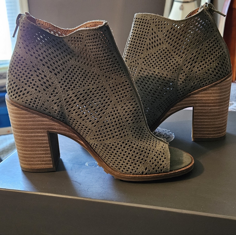 Lucky Brand Womens Vacob Opend Toe  Bootie